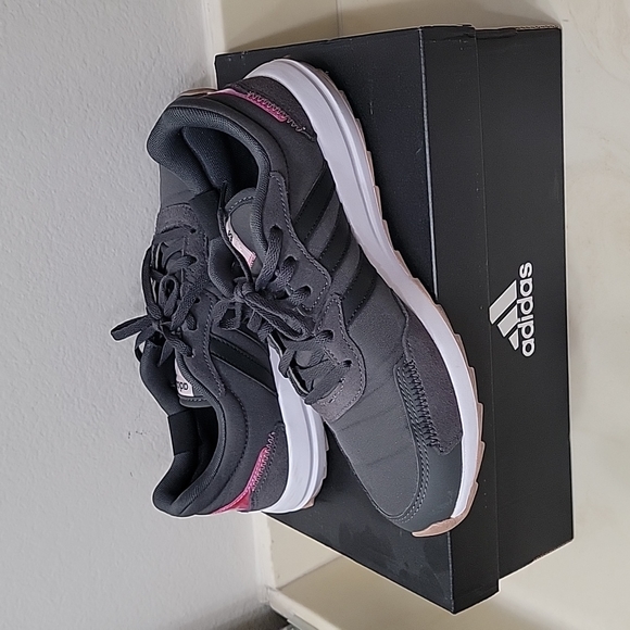 EUC Adidas Women's Retrorun Running Sneakers size 8 - Picture 6 of 12